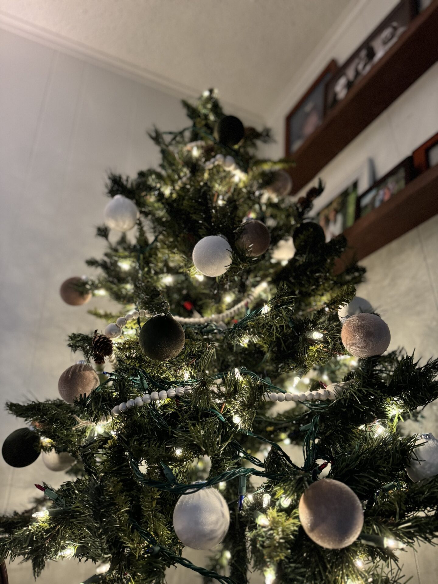 10 Christmas Tree Decor Ideas: Deck the Halls with Holiday Style